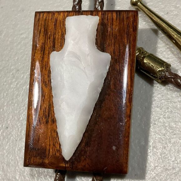 Vintage Carved Arrowhead Bolo Tie - Picture 2 of 3